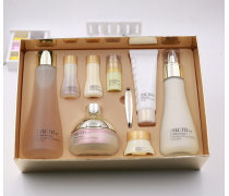 化妝品批發(fā) 構(gòu)建高效產(chǎn)品庫的關(guān)鍵策略與實(shí)操指南